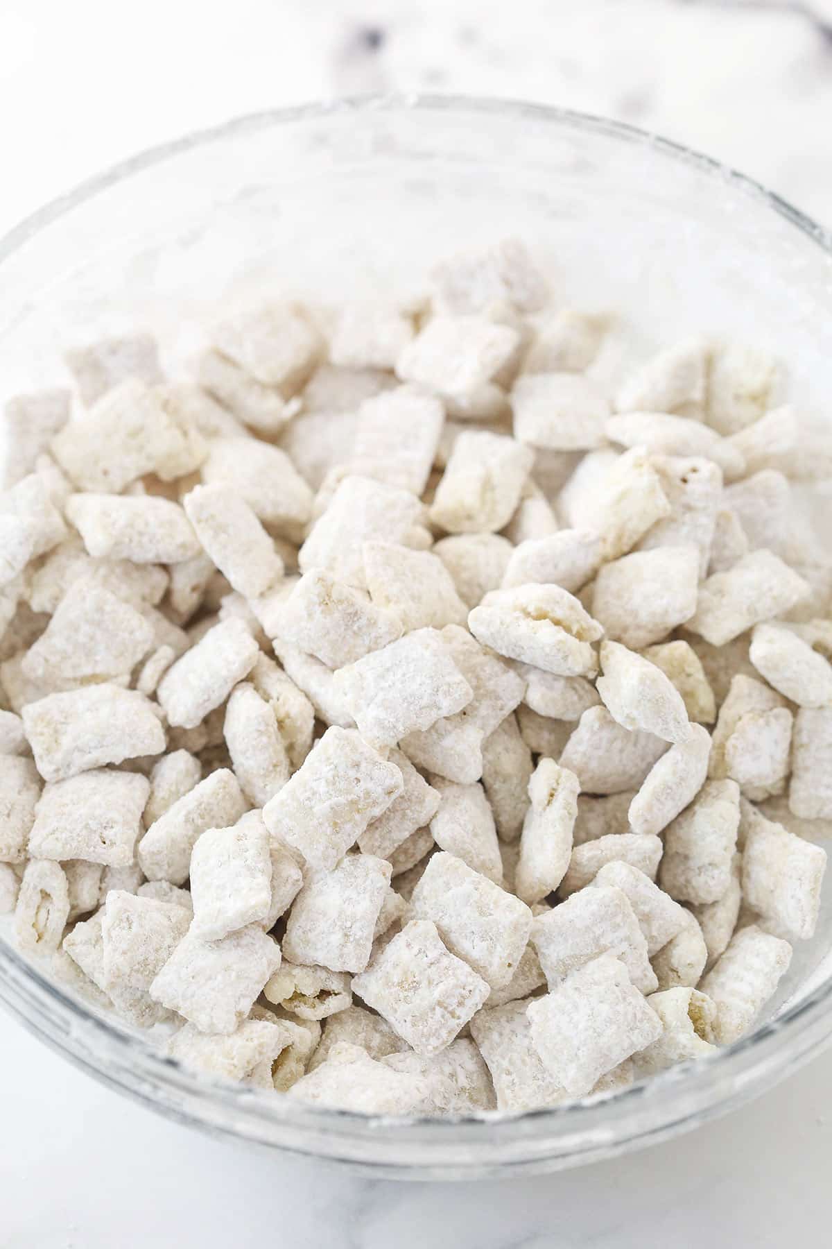 white vanilla puppy chow in glass bowl